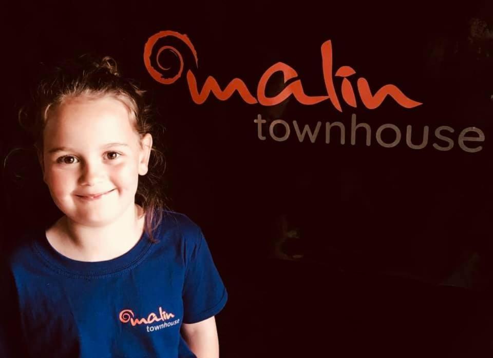 Malin Townhouse ξενώνας Εξωτερικό φωτογραφία